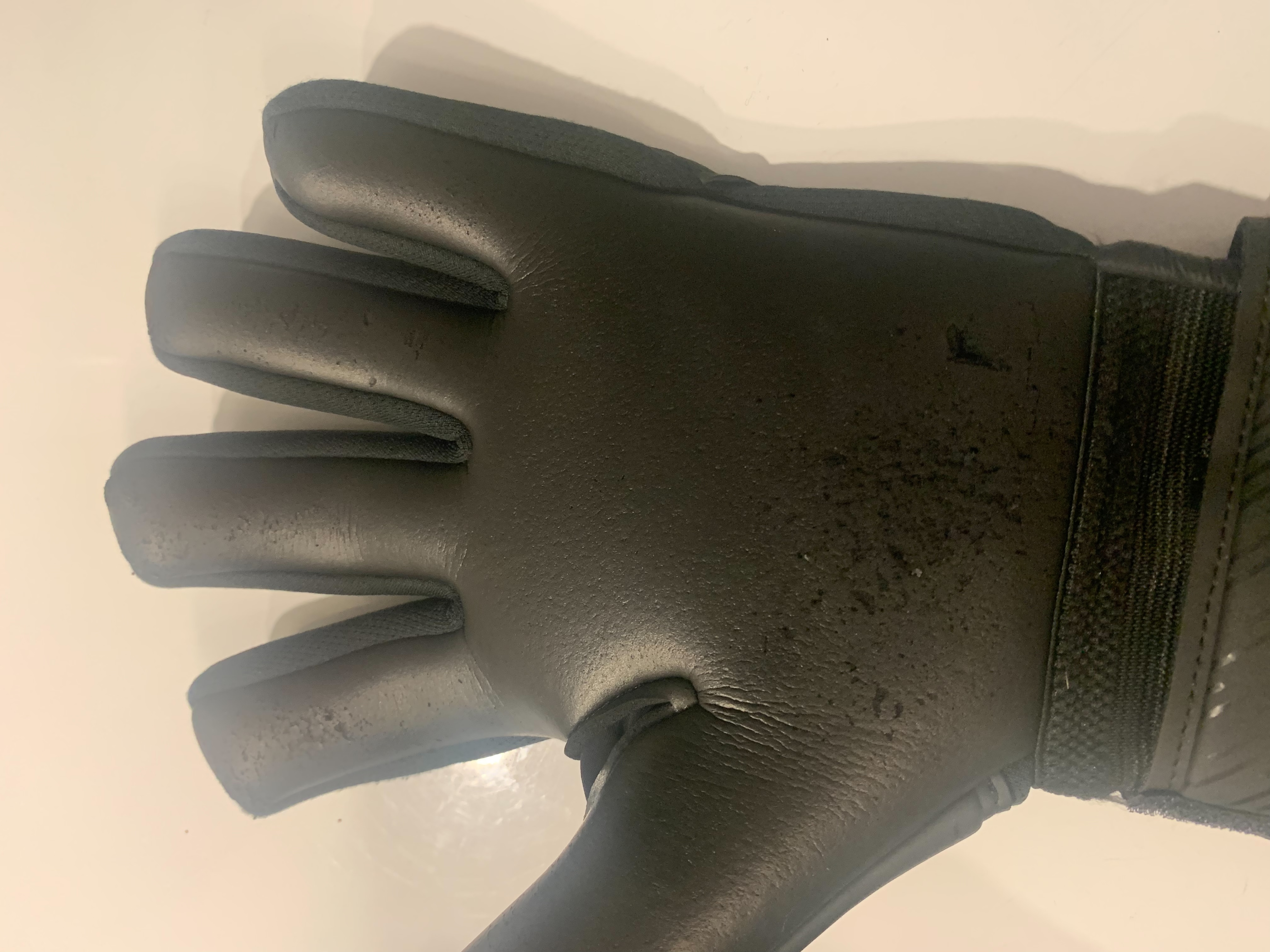Glove_Wear_1.jpeg